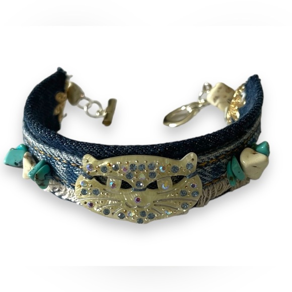 Handmade Denim Bracelet with Turquoise Stones and Rhinestone vintage Cat face - Picture 2 of 3